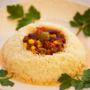 tjena kitchen, chili con carne, rice, red bean, food, meal, plate, flat, restaurant